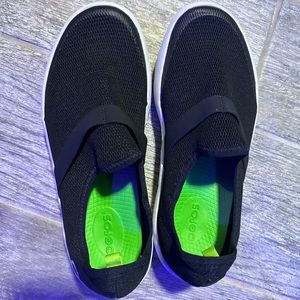 Oofos Black w/ white sole Women’s Slip on Sneaker - Size 8